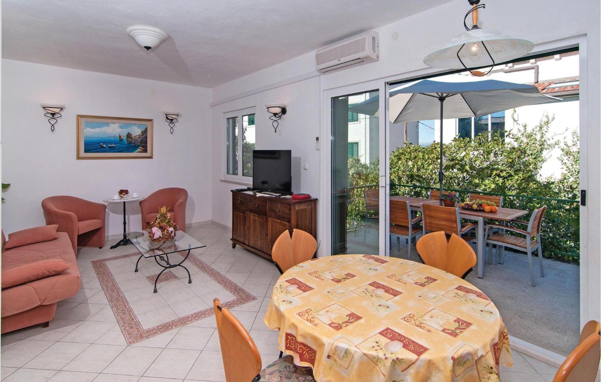 3 Bedroom Cozy Home In Supetar Exterior photo